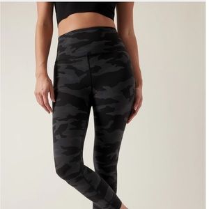 NWOT Athleta leggings Black Camo